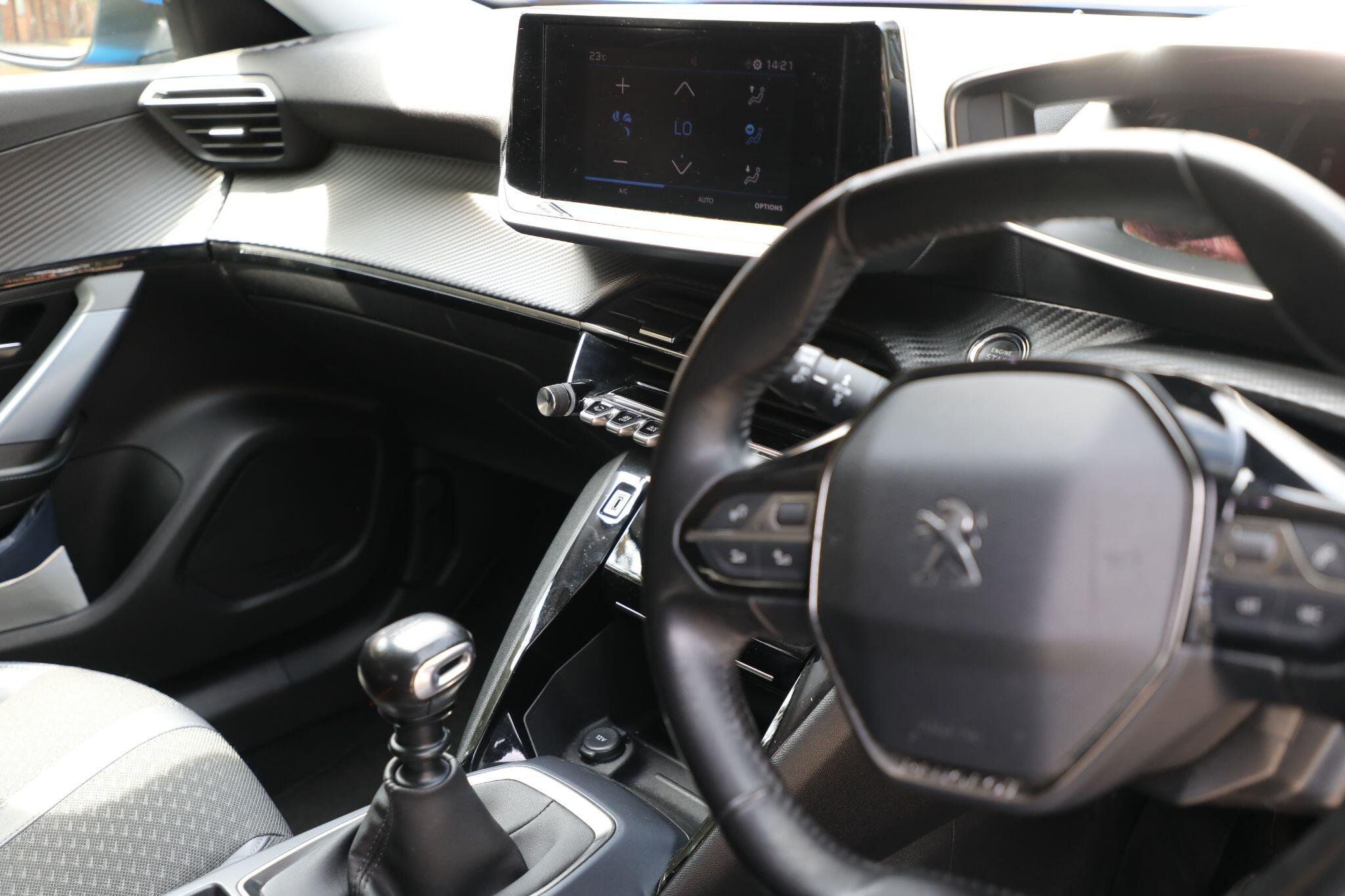 Large vehicle image